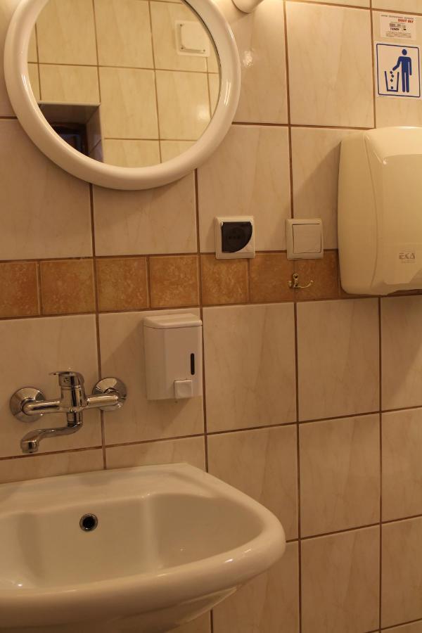 Bar Malwa Motel Aleksandrow Lodzki Luaran gambar
